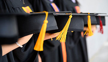 الدراسة في الجامعات المرموقة في إيران