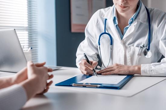دراسة الطب في إيران