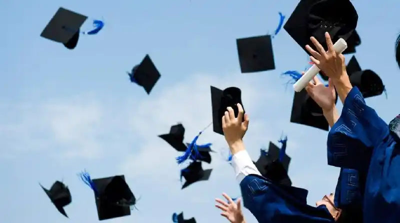 الدراسة في إيران للعراقیین علی النفقه الخاصة